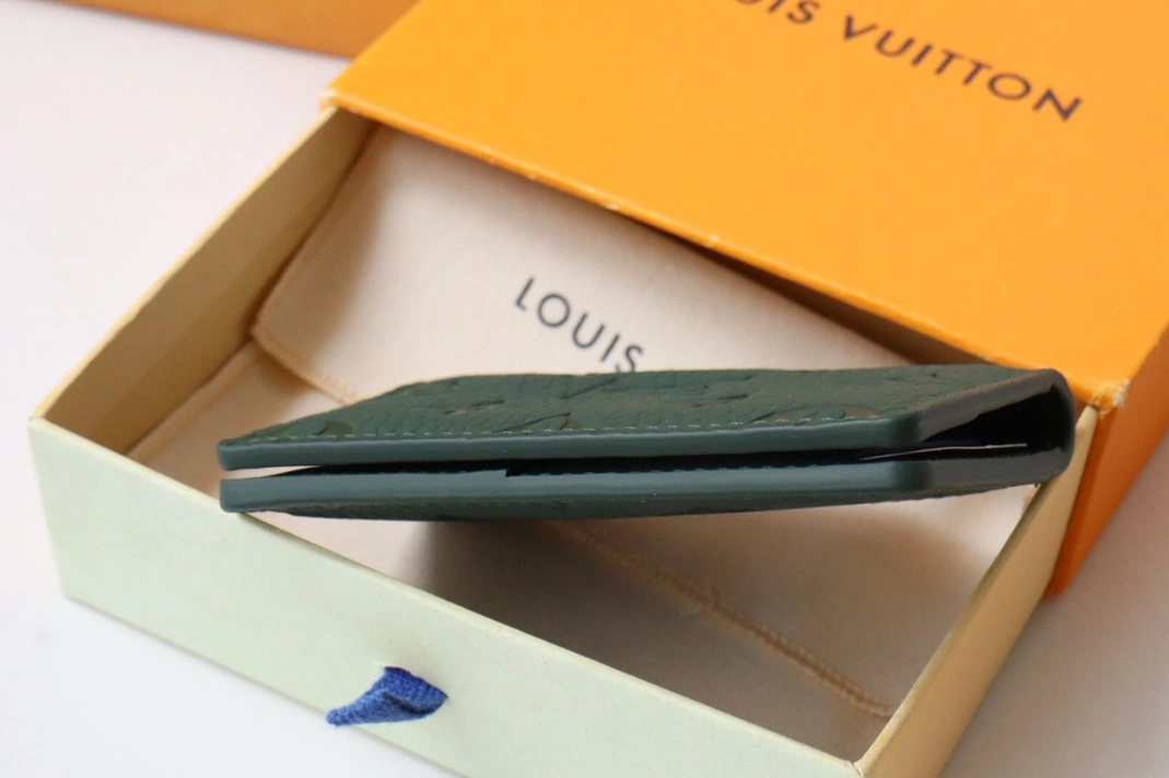 Louis Vuitton AAA Quality Card Case Efficient 4653 - Image 3