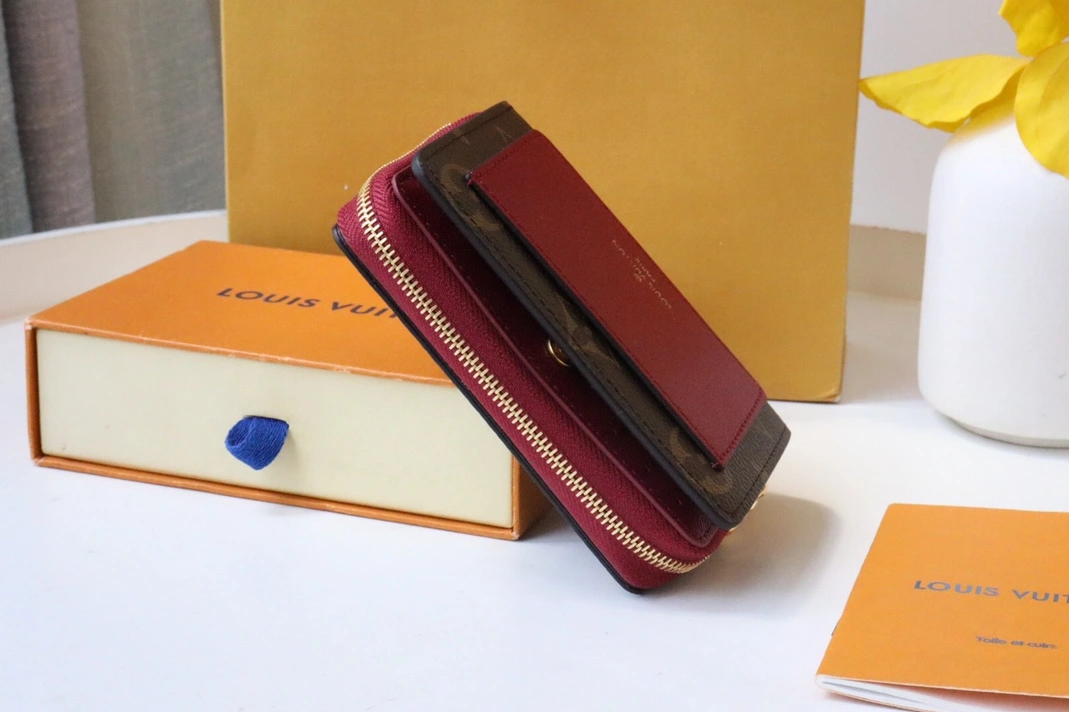 Louis Vuitton AAA Quality Card Case Flexible 8097 - Image 3