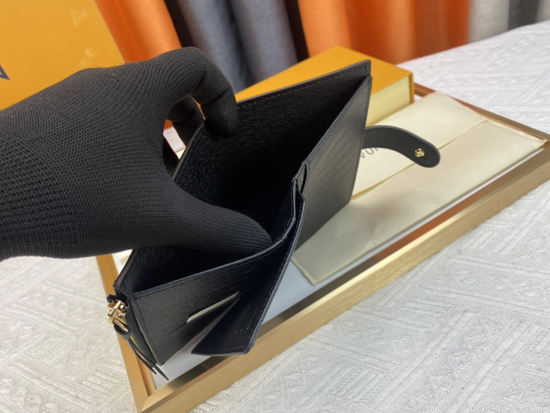 Louis Vuitton AAA Quality Card Case For Women Bold 5848 - Image 7