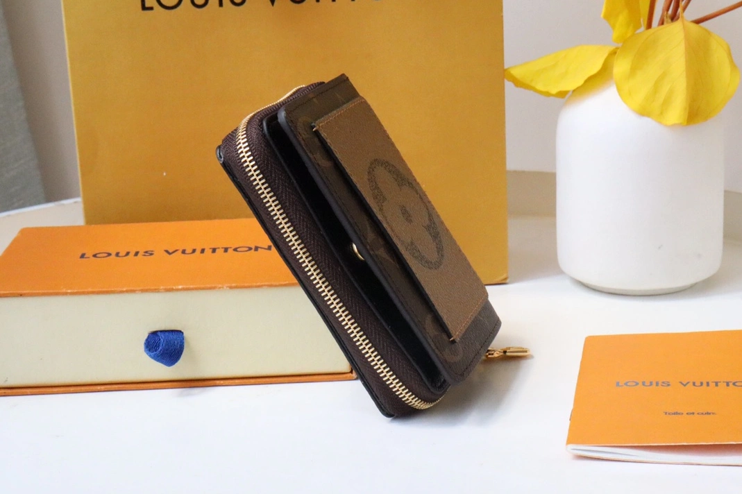 Louis Vuitton AAA Quality Card Case GoAnywhere 6363 - Image 3