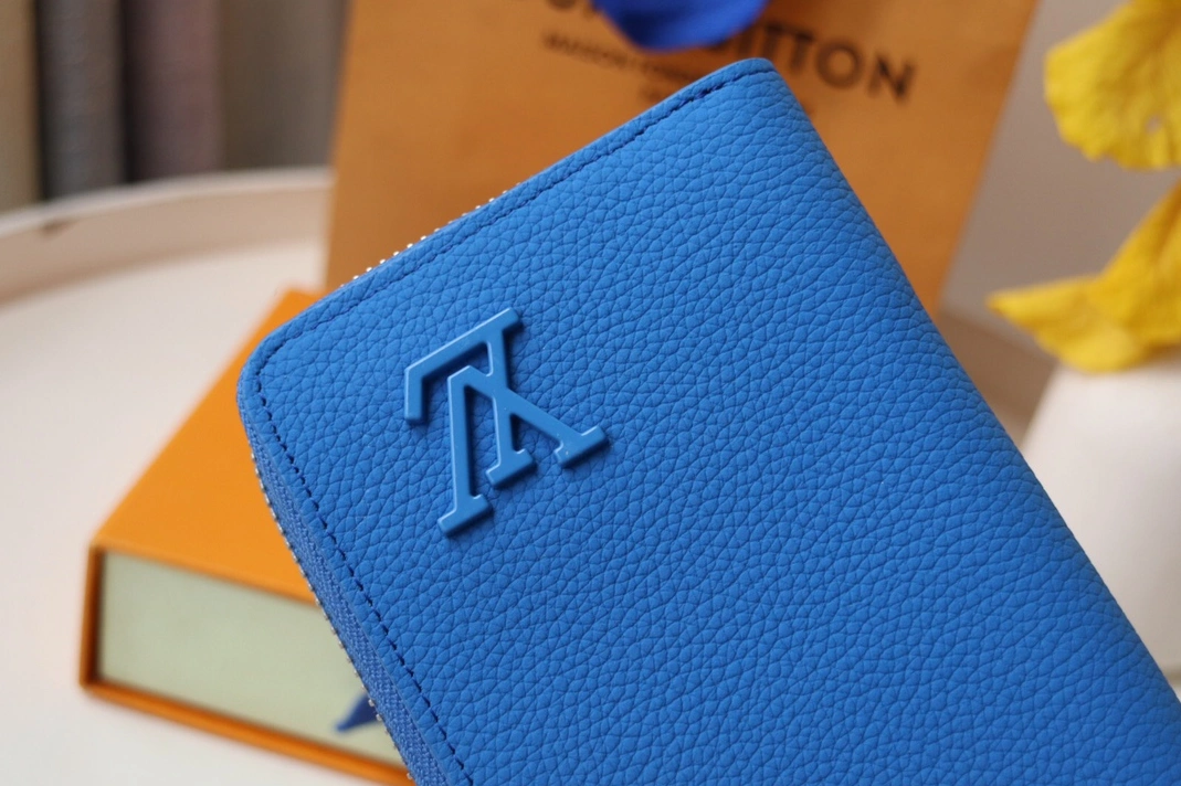 Louis Vuitton AAA Quality Card Case Modern 7932 - Image 3