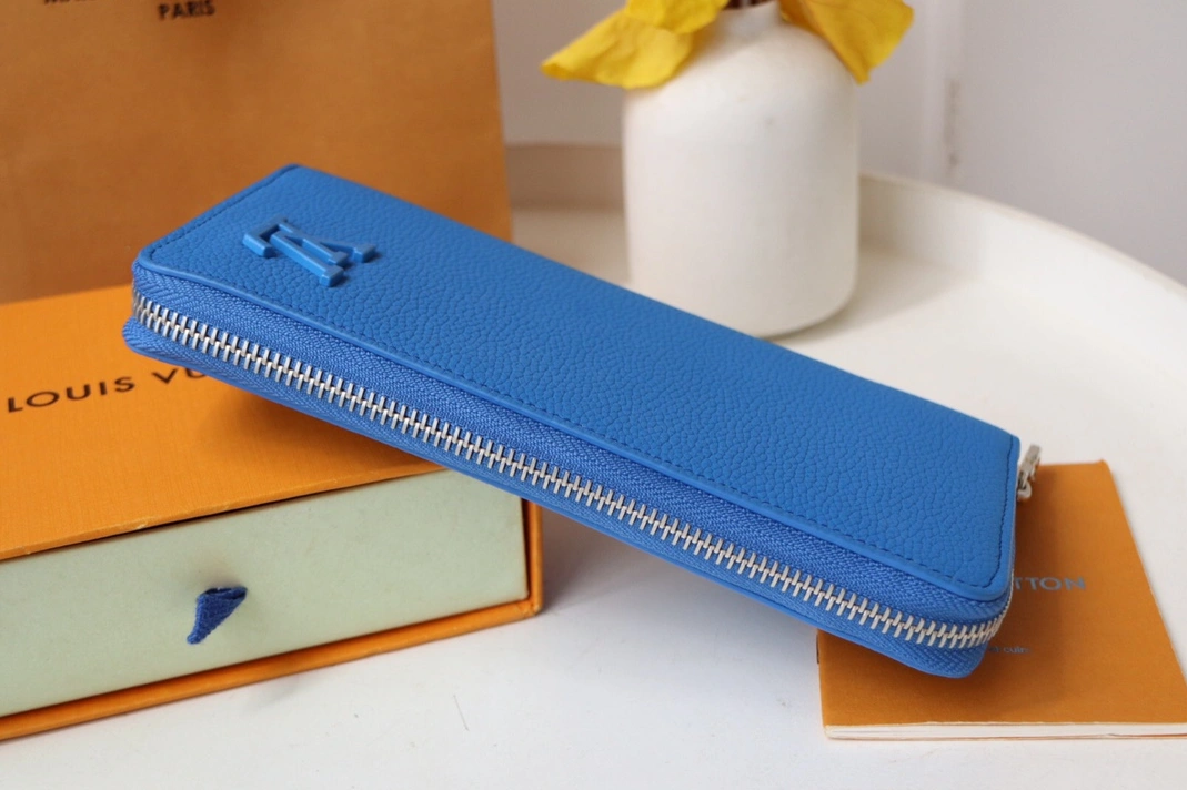 Louis Vuitton AAA Quality Card Case Modern 7932 - Image 4