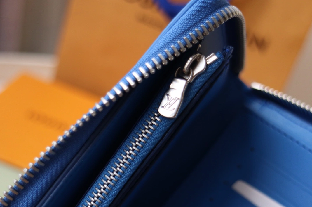 Louis Vuitton AAA Quality Card Case Modern 7932 - Image 7