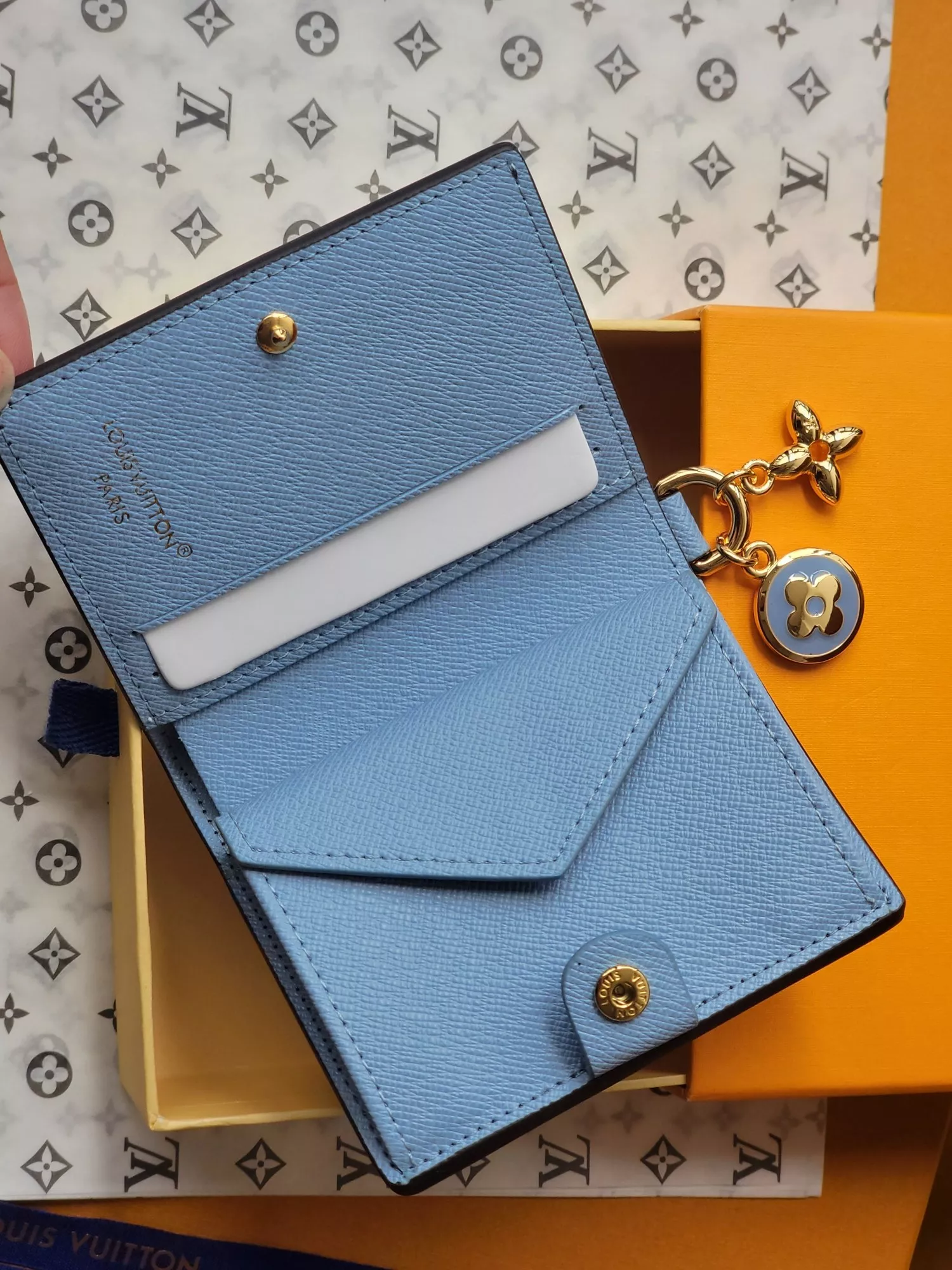 Louis Vuitton AAA Quality Card Case Resilient 131 - Image 4