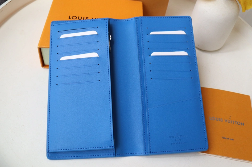Louis Vuitton AAA Quality Card Case SportInspired 9397 - Image 4