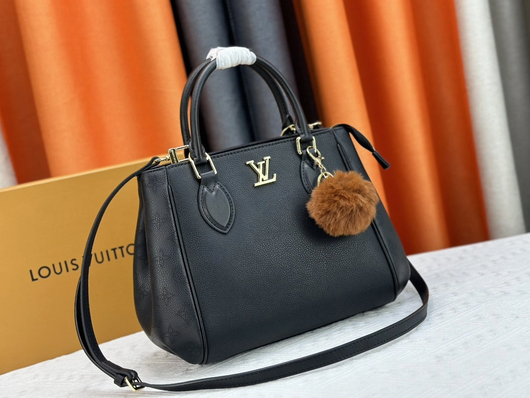 Louis Vuitton AAA Quality Handbags For Women Lightweight 9531