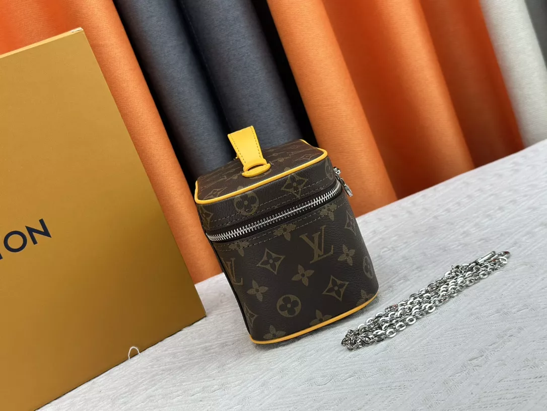 Louis Vuitton AAA Quality Handbags For Women Practical 680 - Image 3