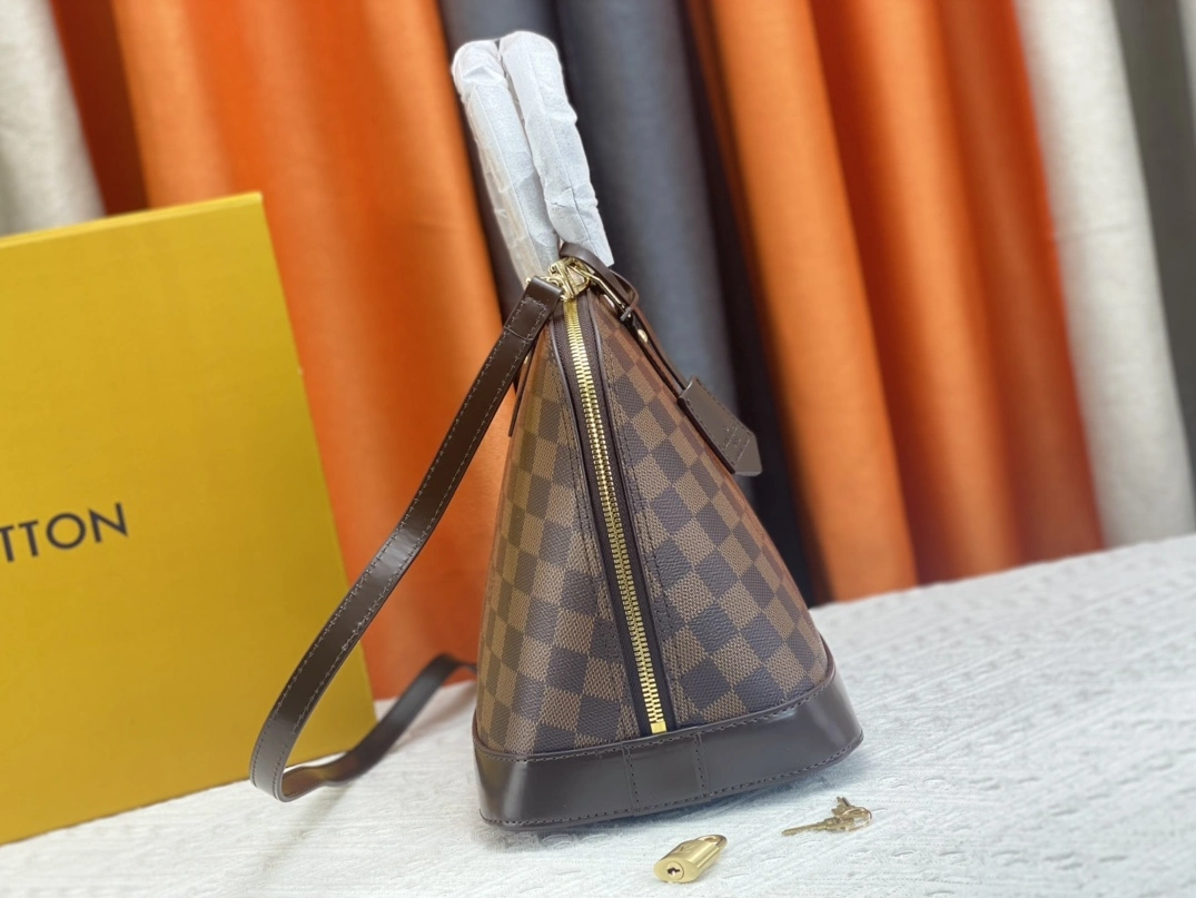 Louis Vuitton AAA Quality Handbags For Women Unique 5105