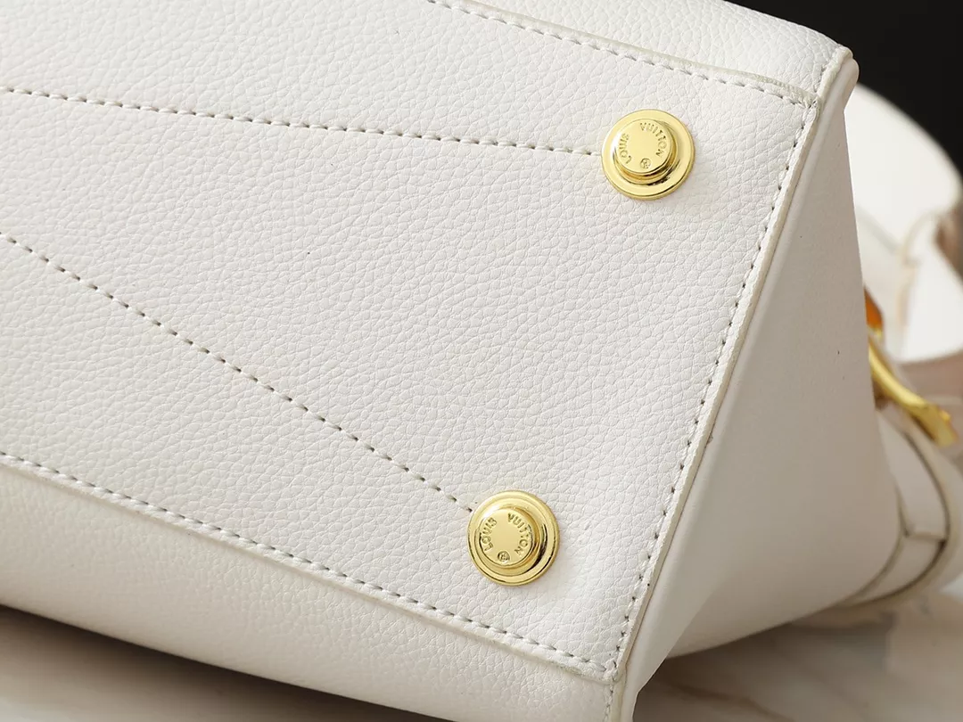 Louis Vuitton AAA Quality Handbags For Women Versatile 728 - Image 7