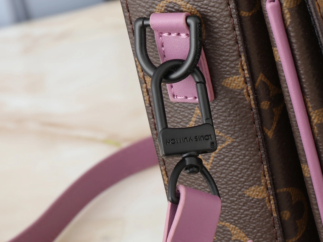 Louis Vuitton AAA Quality Messenger Bags For Unisex Sleek 3429 - Image 6