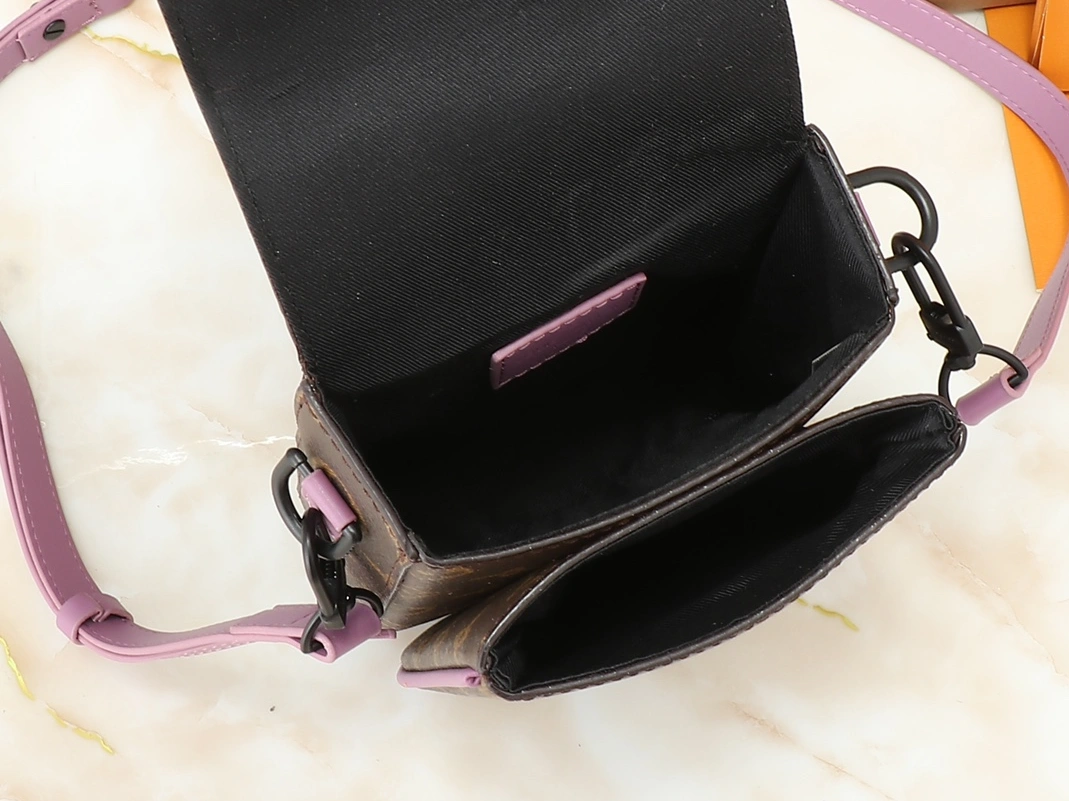 Louis Vuitton AAA Quality Messenger Bags For Unisex Sleek 3429 - Image 8