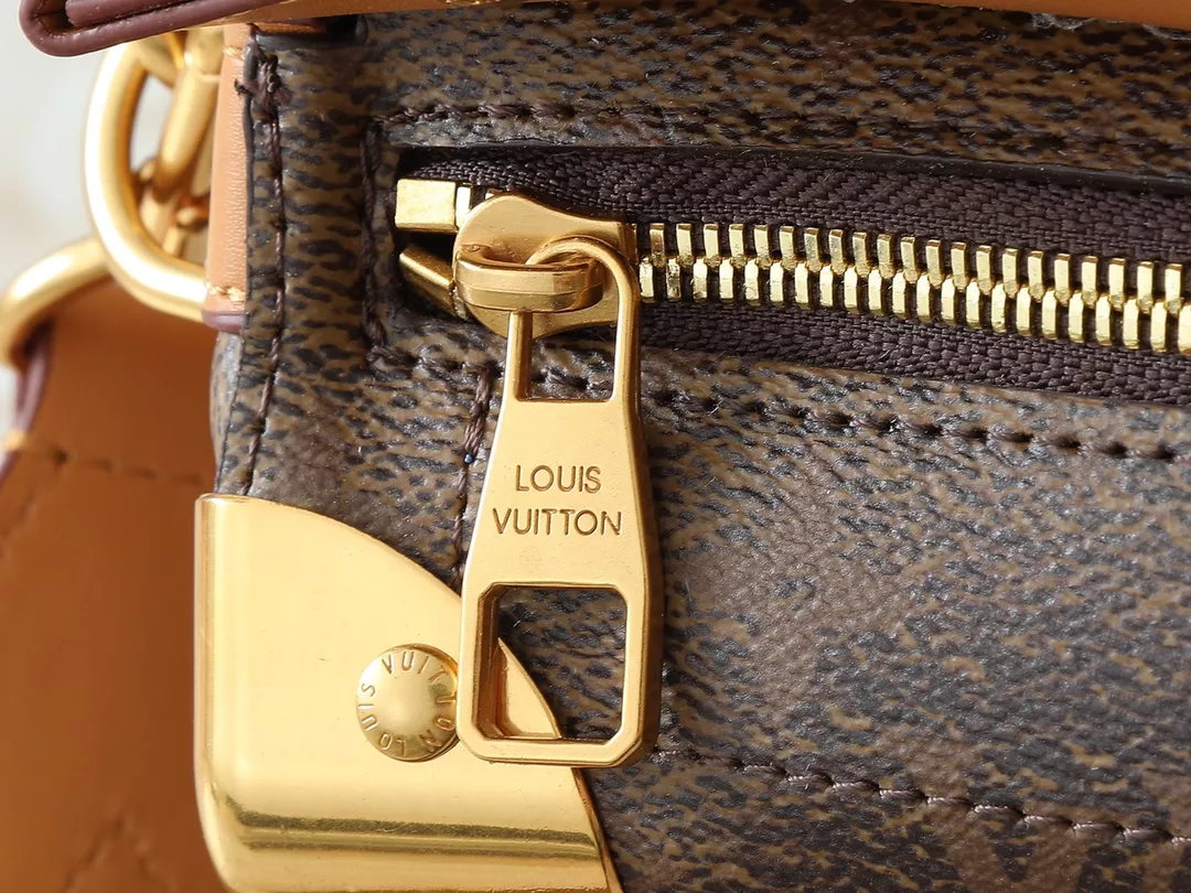 Louis Vuitton AAA Quality Messenger Bags For Unisex UrbanStyle 1088 - Image 7