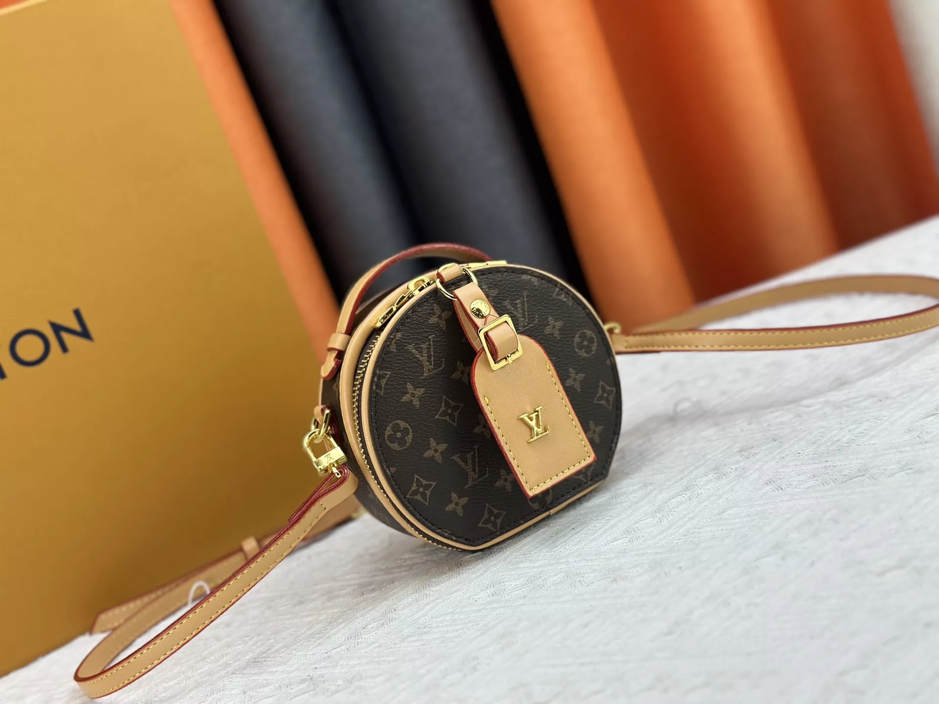 Louis Vuitton AAA Quality Messenger Bags For Women Breathable 5904