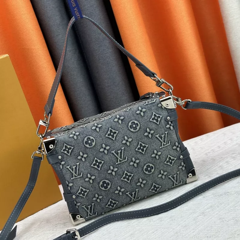 Louis Vuitton AAA Quality Messenger Bags For Women Bright 434 - Image 4