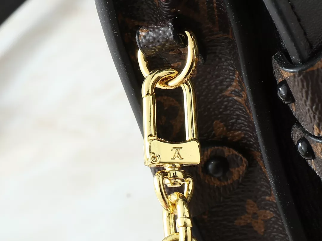 Louis Vuitton AAA Quality Messenger Bags For Women Comfortable 2409 - Image 6