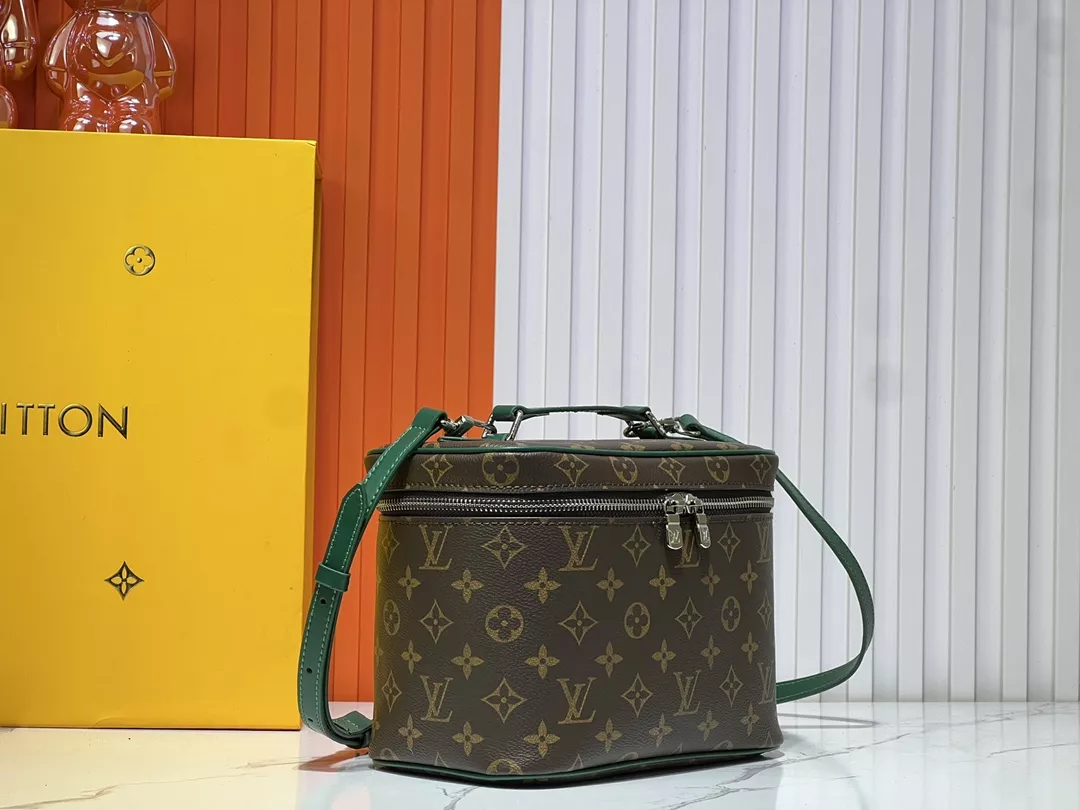 Louis Vuitton AAA Quality Messenger Bags For Women Comfortable 4854