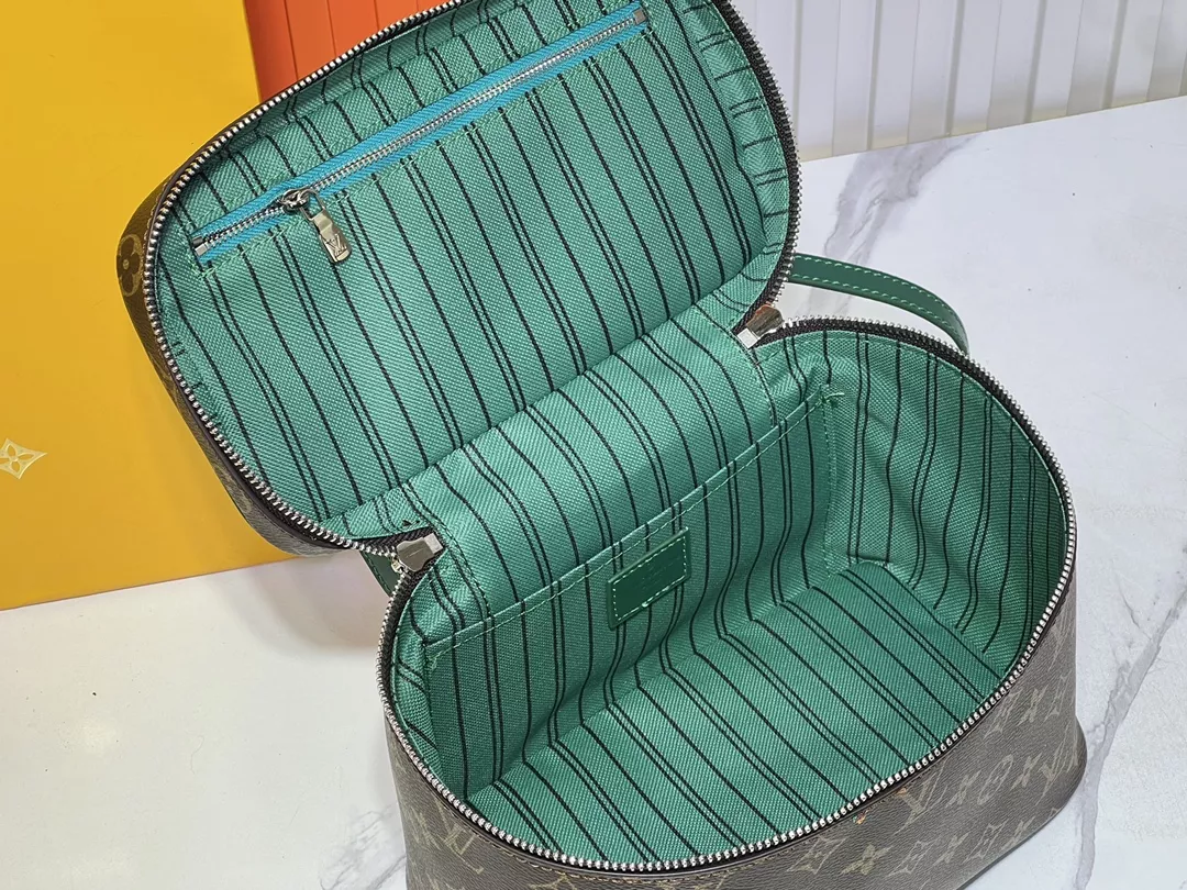 Louis Vuitton AAA Quality Messenger Bags For Women Comfortable 4854 - Image 8