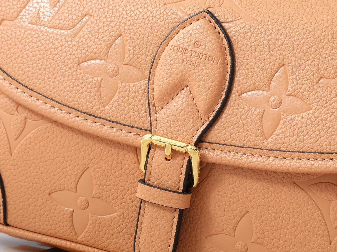 Louis Vuitton AAA Quality Messenger Bags For Women Elegant 7956 - Image 5