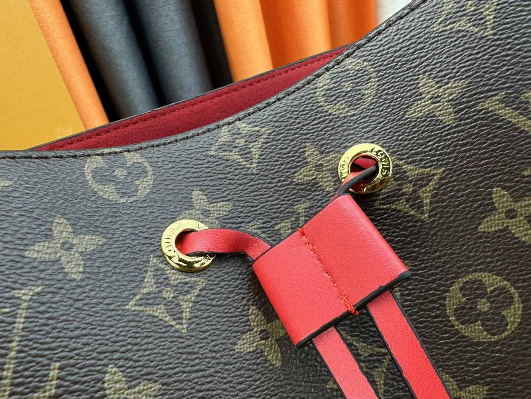 Louis Vuitton AAA Quality Messenger Bags For Women EyeCatching 7670 - Image 5