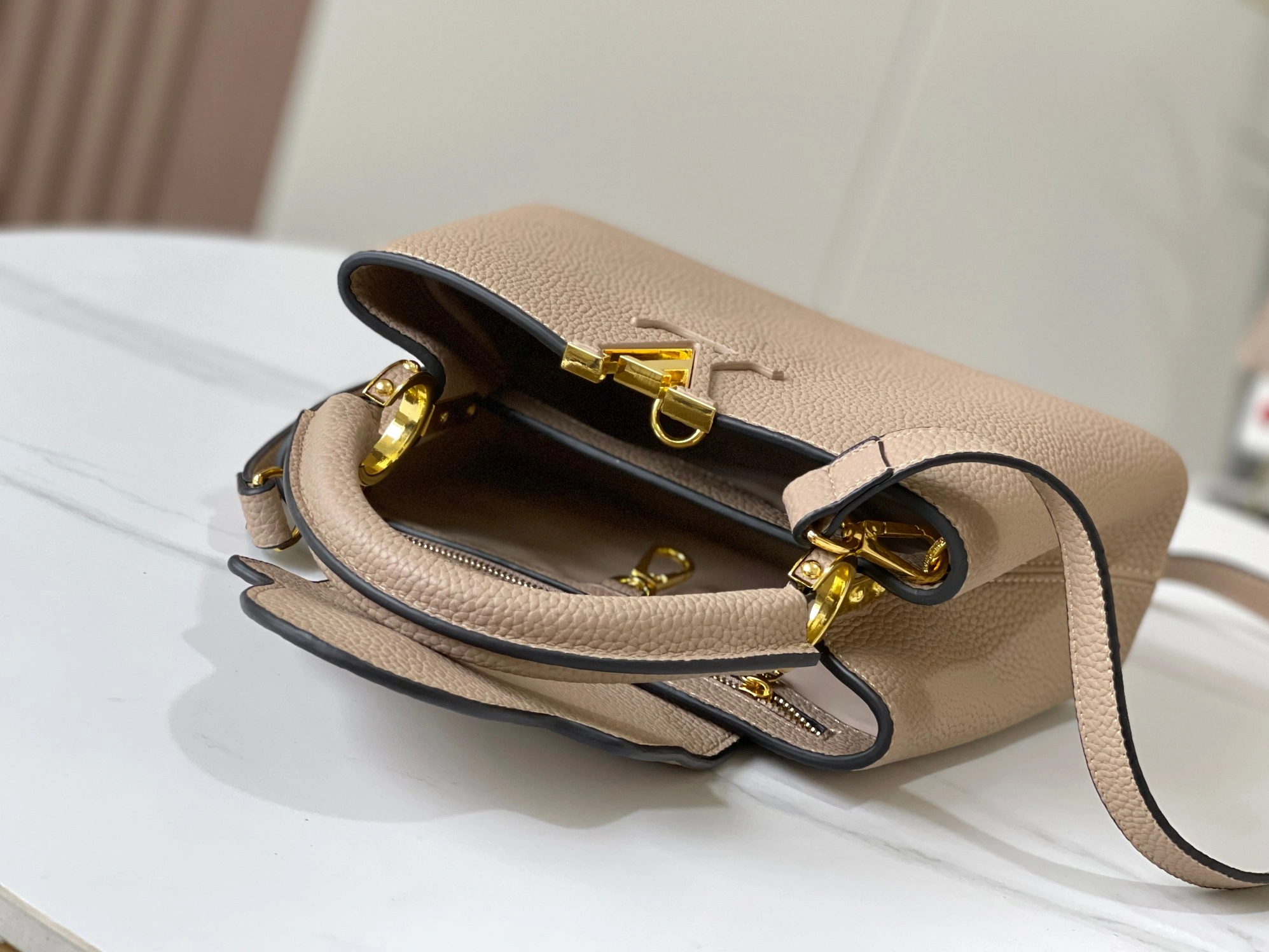 Louis Vuitton AAA Quality Messenger Bags For Women Functional 8078 - Image 8