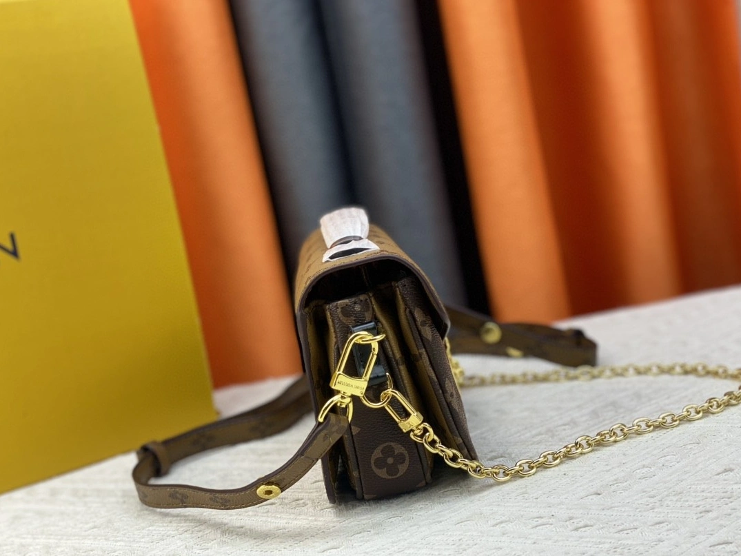 Louis Vuitton AAA Quality Messenger Bags For Women GoodFit 6689 - Image 3