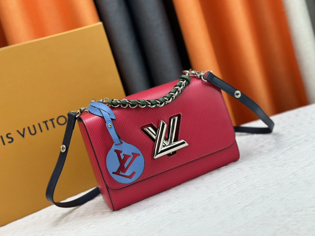Louis Vuitton AAA Quality Messenger Bags For Women Lightweight 6062