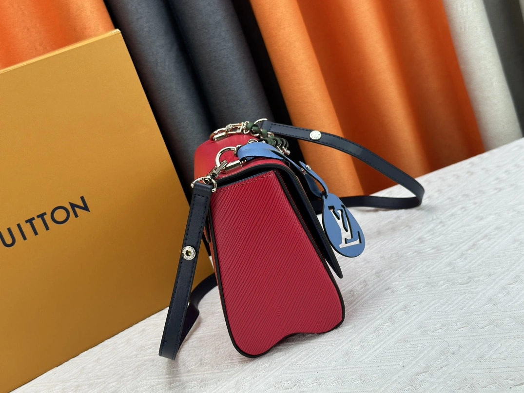 Louis Vuitton AAA Quality Messenger Bags For Women Lightweight 6062 - Image 3