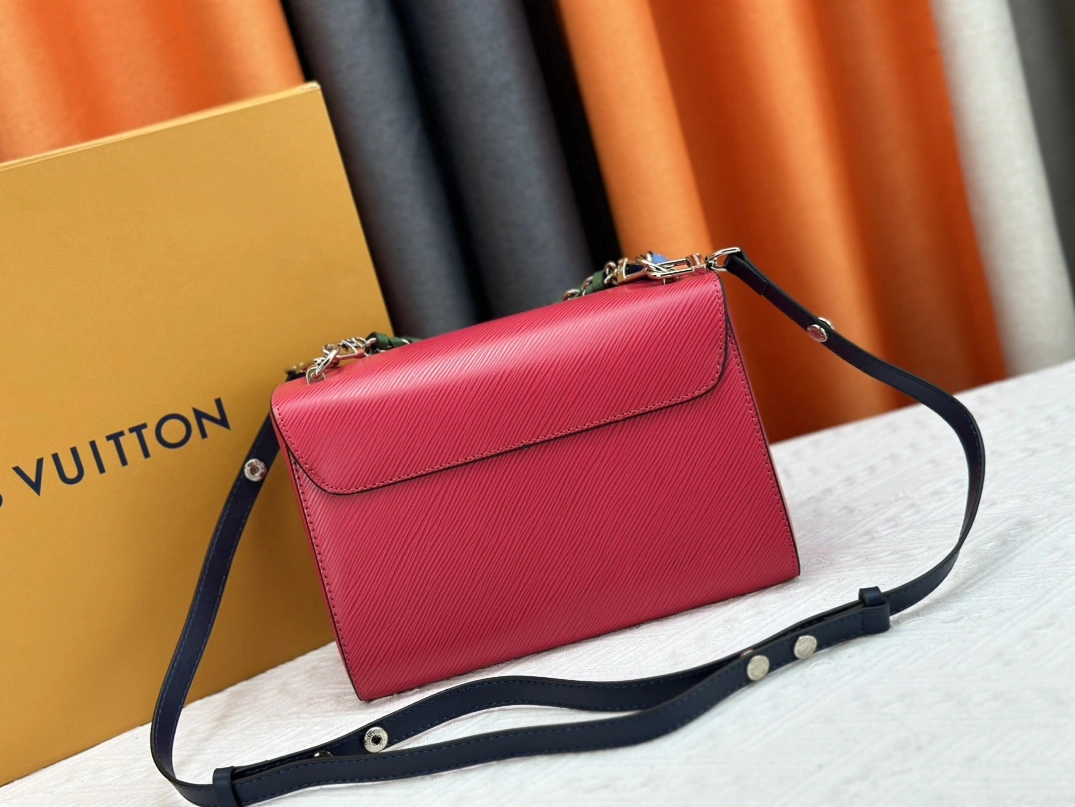 Louis Vuitton AAA Quality Messenger Bags For Women Lightweight 6062 - Image 4