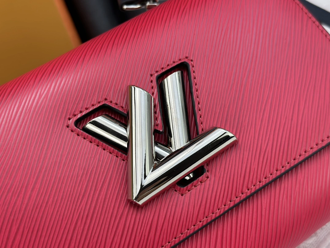 Louis Vuitton AAA Quality Messenger Bags For Women Lightweight 6062 - Image 6