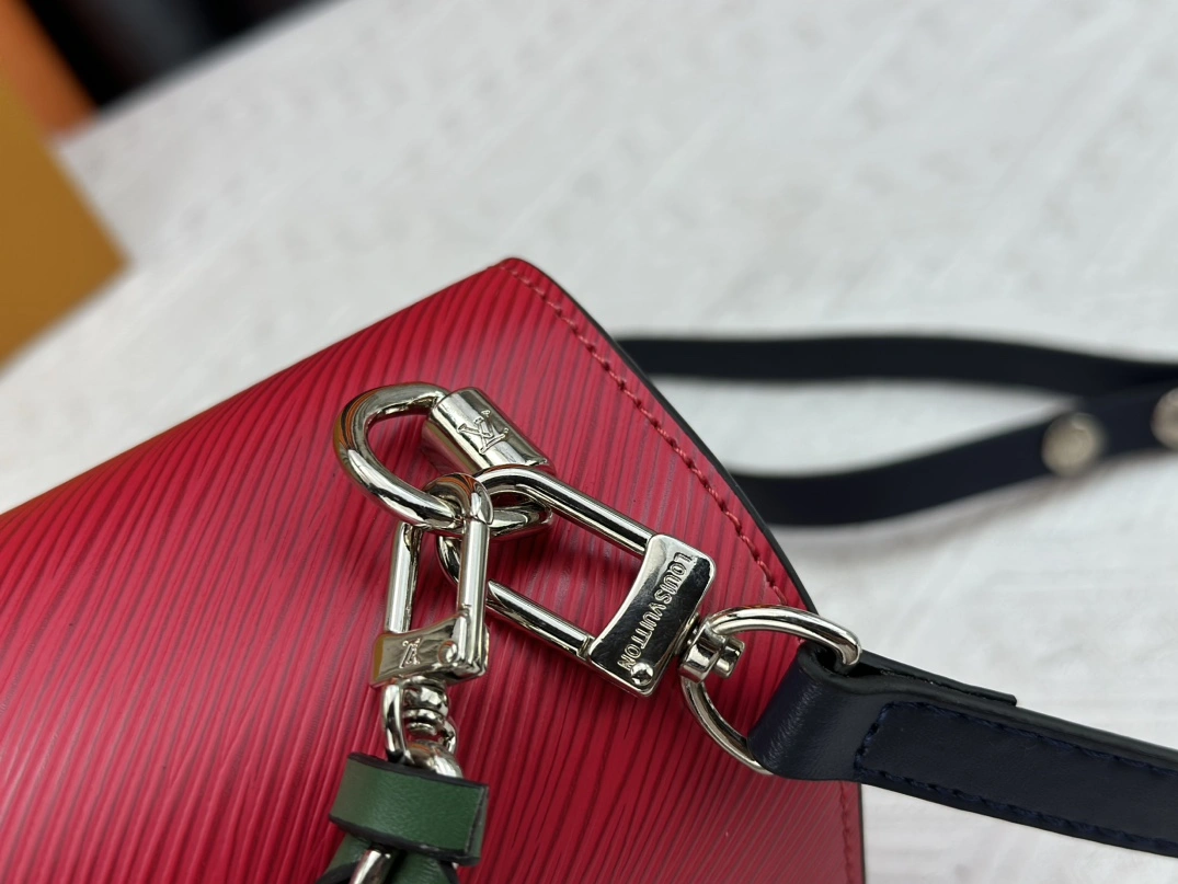 Louis Vuitton AAA Quality Messenger Bags For Women Lightweight 6062 - Image 7