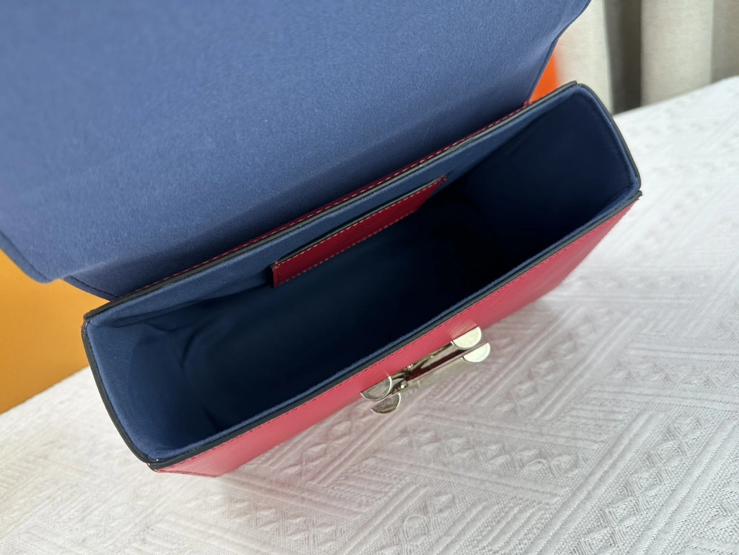 Louis Vuitton AAA Quality Messenger Bags For Women Lightweight 6062 - Image 8