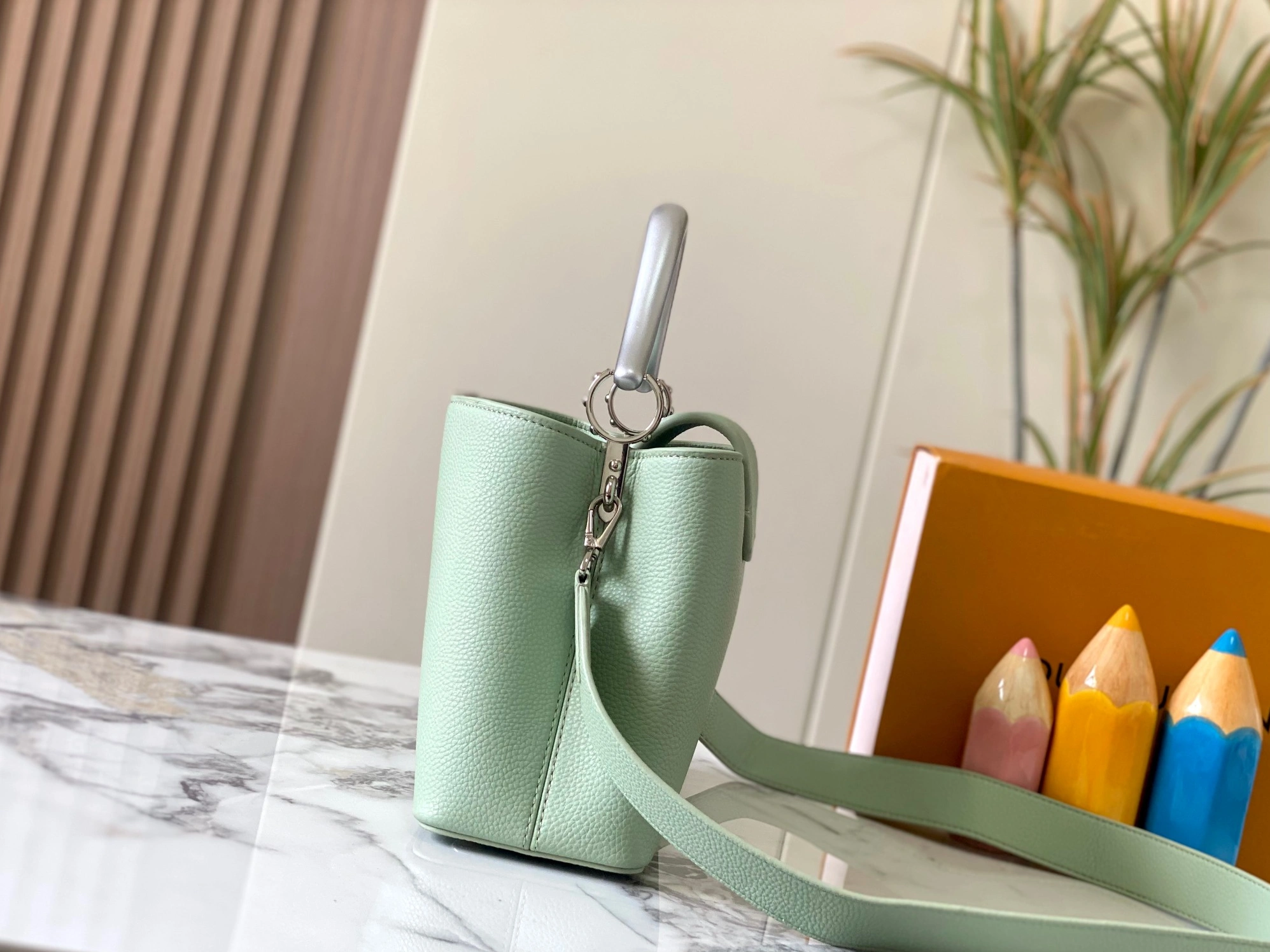 Louis Vuitton AAA Quality Messenger Bags For Women ModernLook 7541