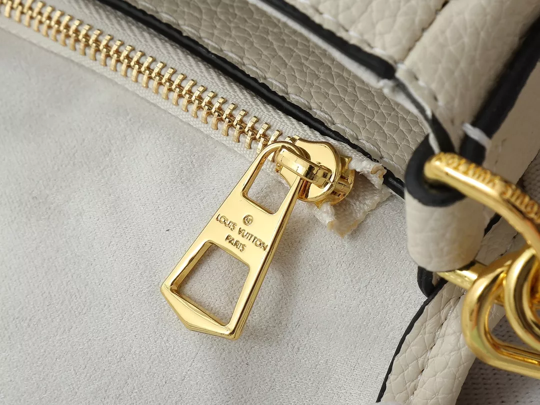 Louis Vuitton AAA Quality Messenger Bags For Women NewStyle 7426 - Image 7