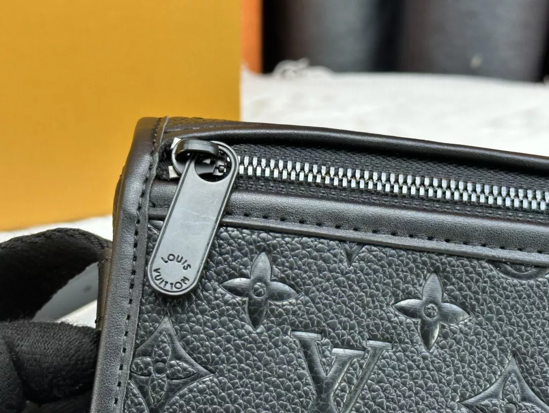 Louis Vuitton AAA Quality Messenger Bags For Women Refined 1476 - Image 5