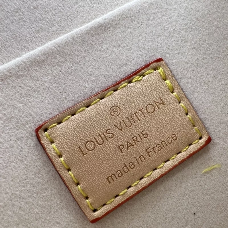 Louis Vuitton AAA Quality Messenger Bags For Women Refined 729 - Image 8