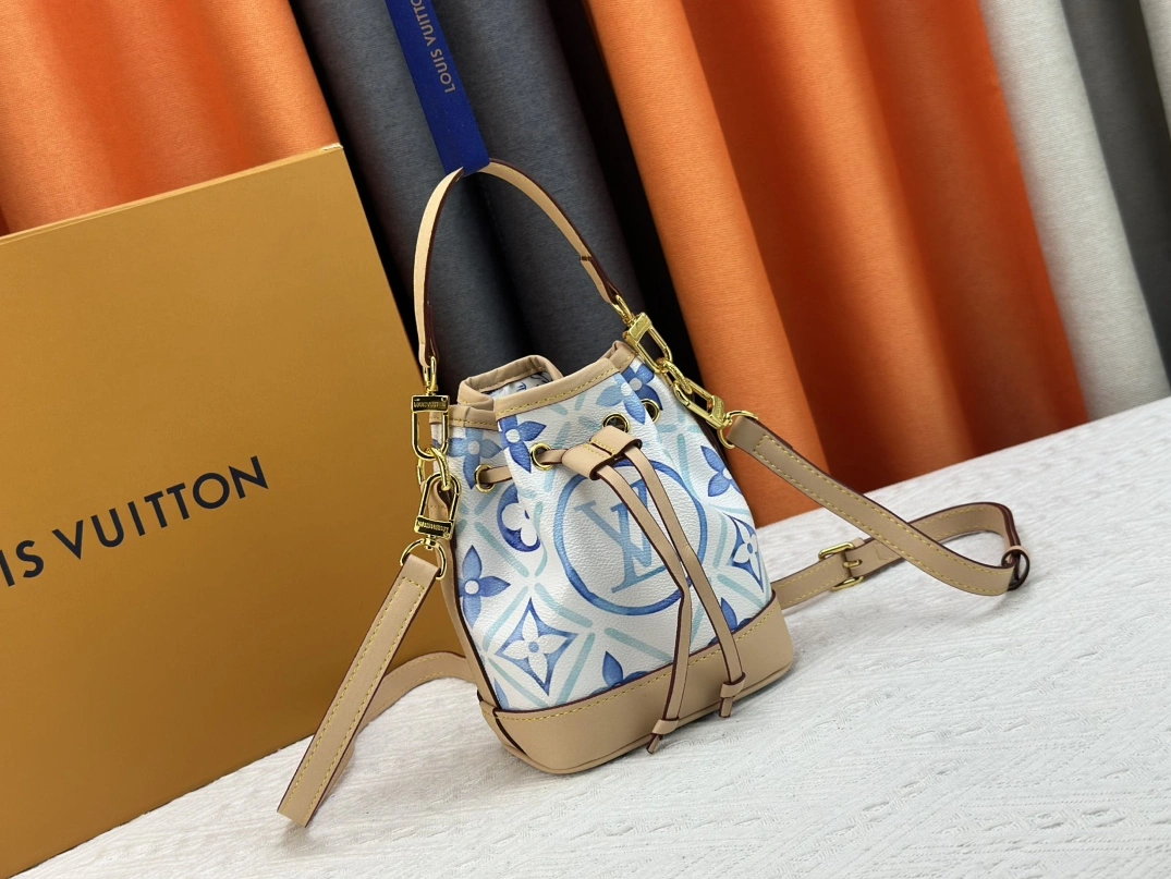 Louis Vuitton AAA Quality Messenger Bags For Women Trendy 5764