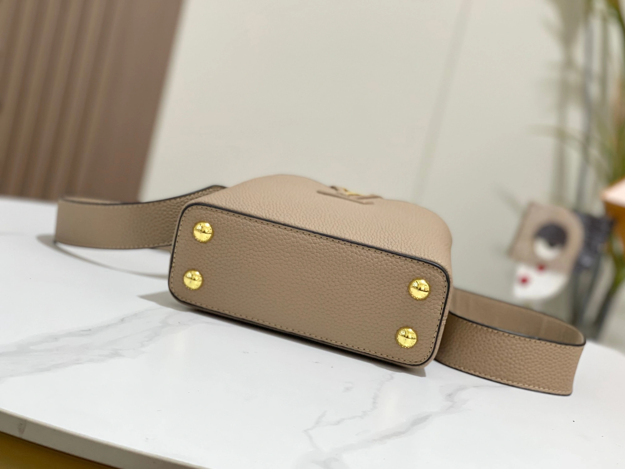 Louis Vuitton AAA Quality Messenger Bags For Women Unique 1924 - Image 3