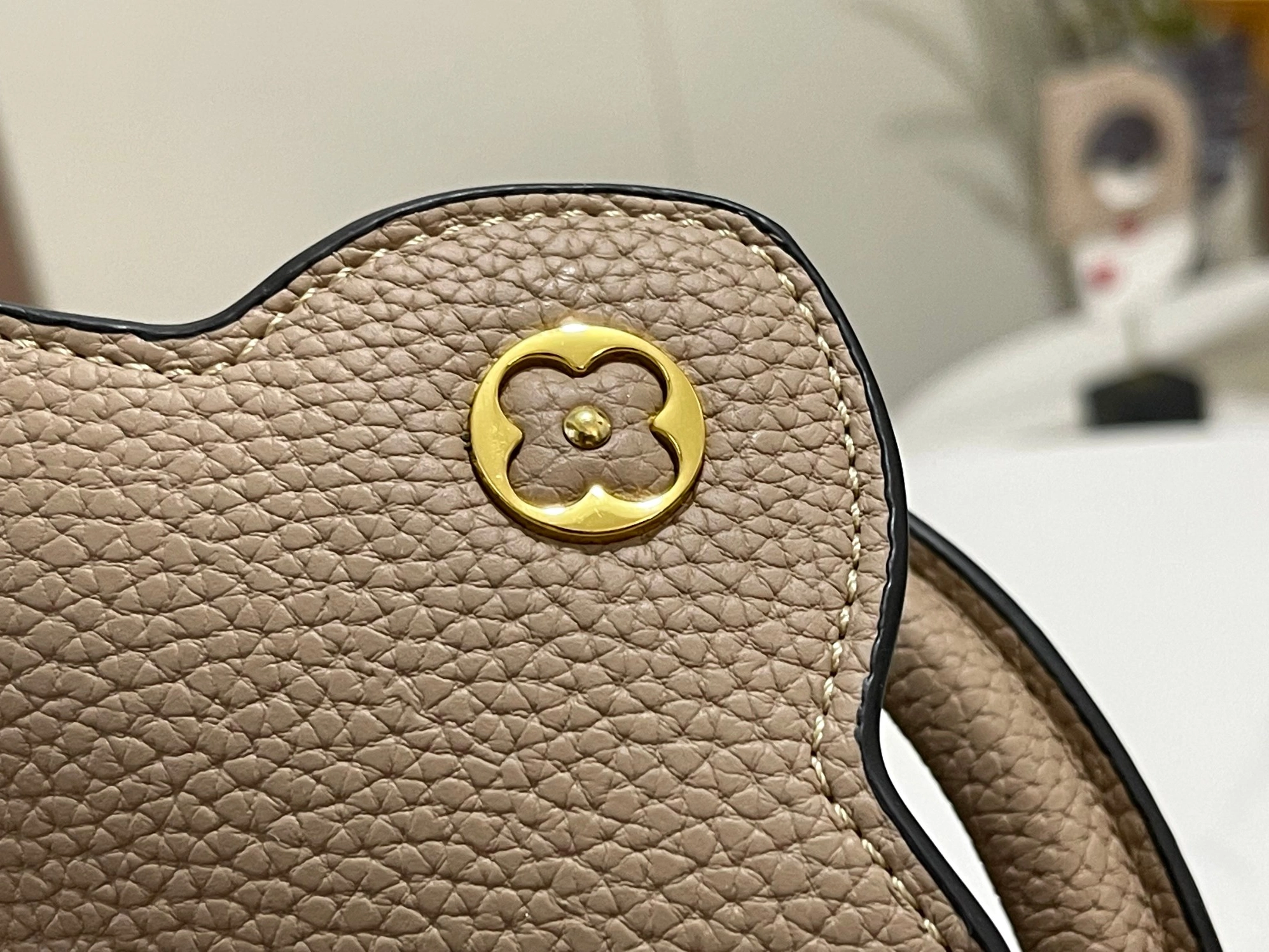 Louis Vuitton AAA Quality Messenger Bags For Women Unique 1924 - Image 7