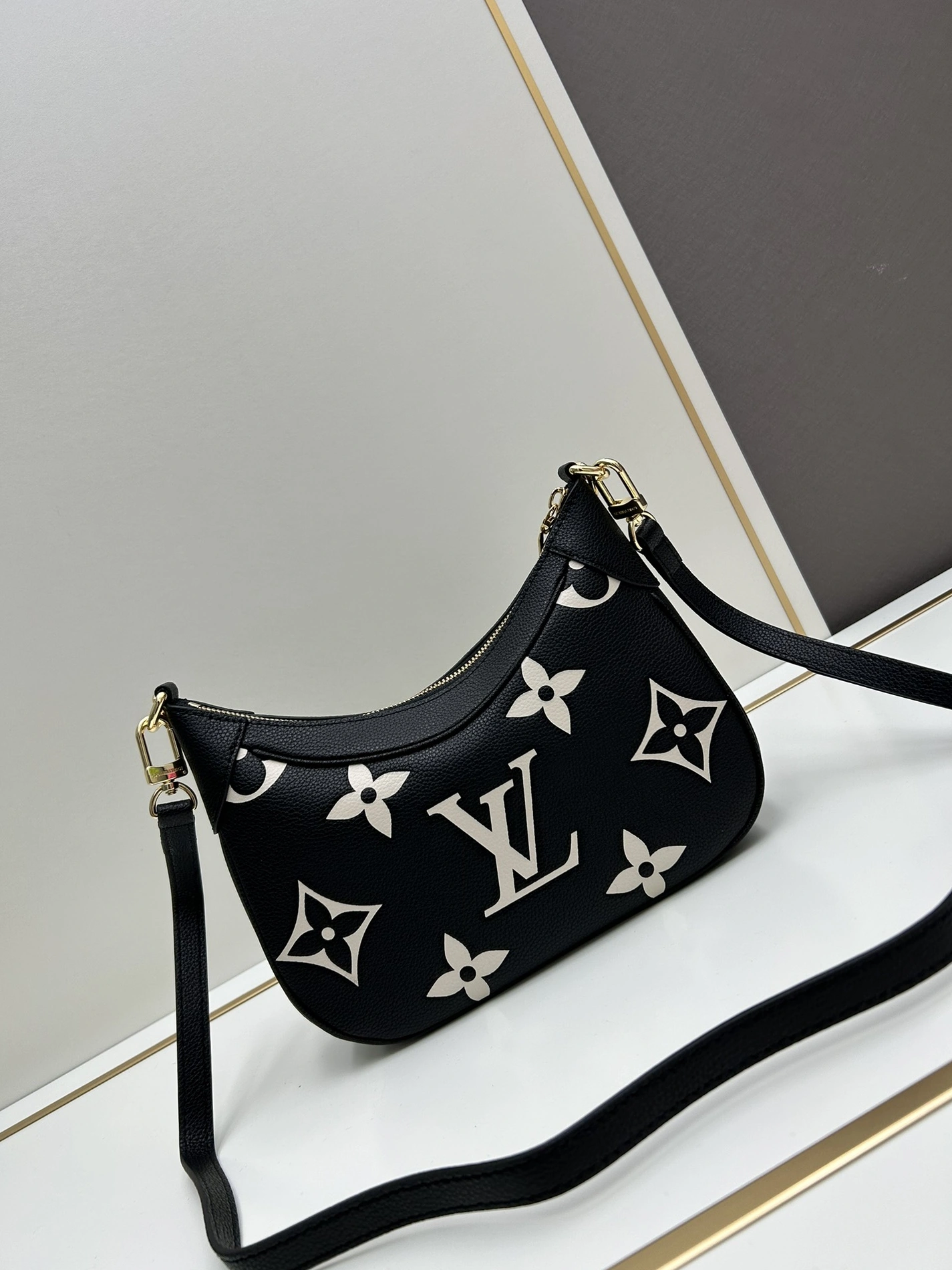 Louis Vuitton AAA Quality Shoulder Bags For Women Compact 6816 - Image 3
