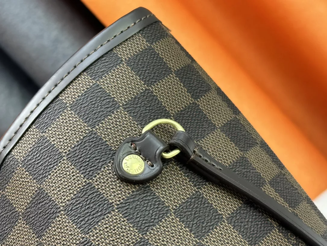 Louis Vuitton AAA Quality Shoulder Bags For Women EasyMatch 472 - Image 6