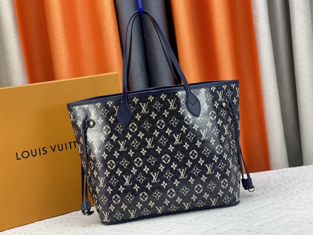 Louis Vuitton AAA Quality Shoulder Bags For Women Elegant 9947