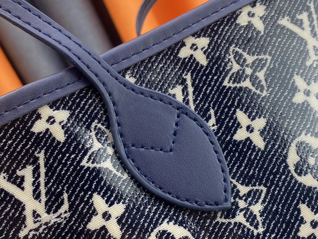 Louis Vuitton AAA Quality Shoulder Bags For Women Elegant 9947 - Image 7