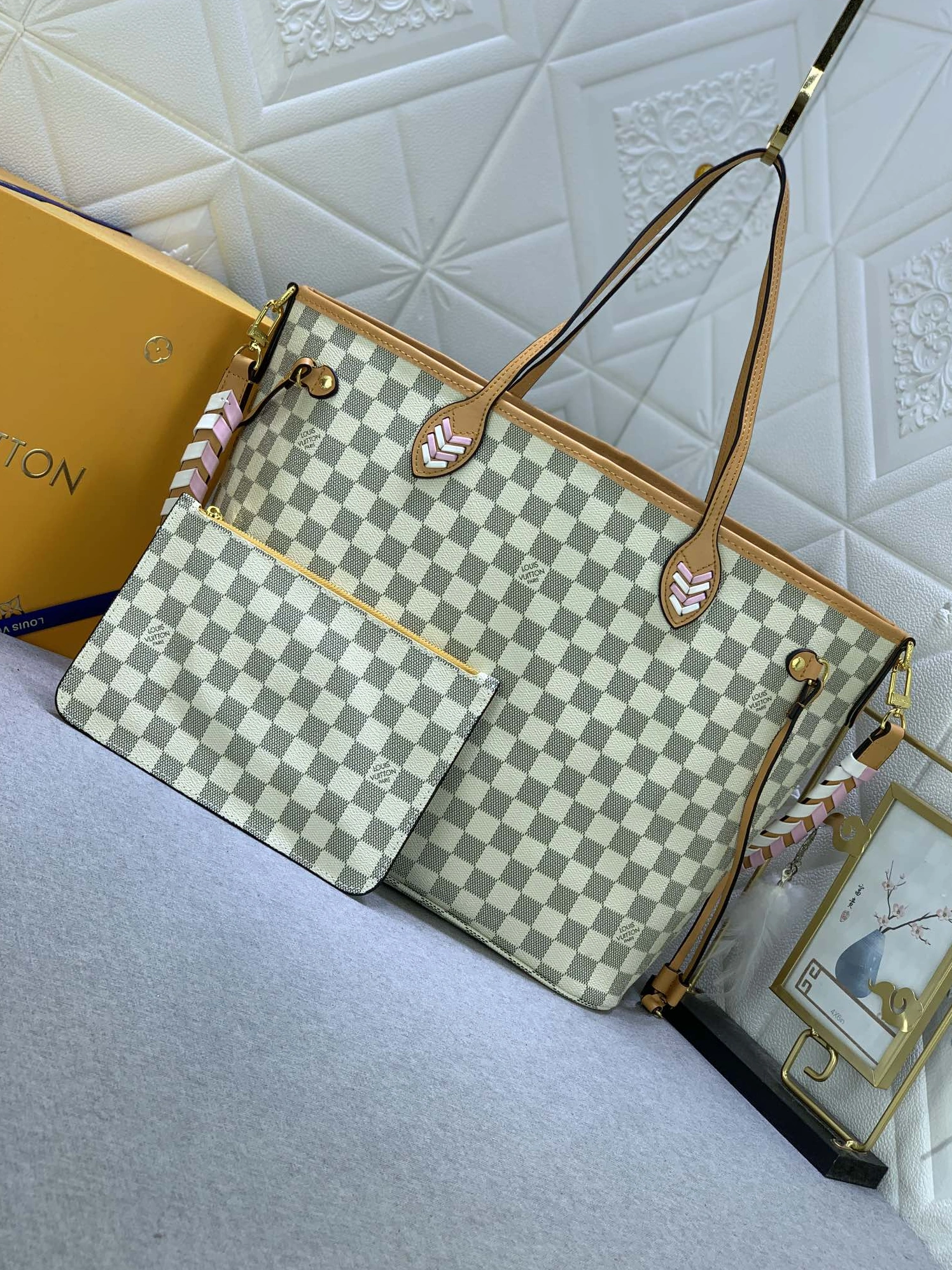 Louis Vuitton AAA Quality Shoulder Bags For Women EyeCatching 5833