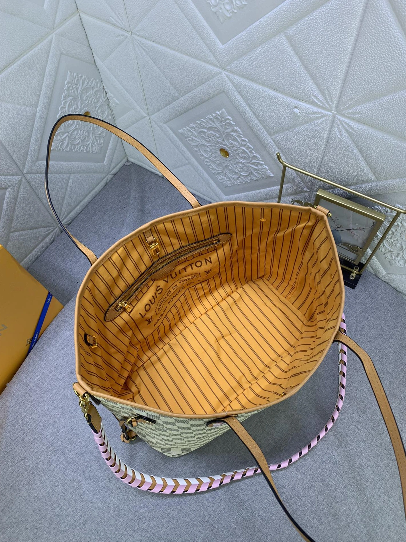 Louis Vuitton AAA Quality Shoulder Bags For Women EyeCatching 5833 - Image 7