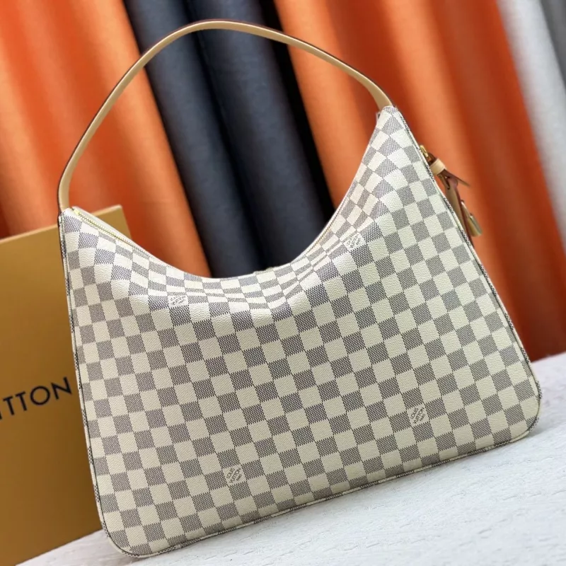 Louis Vuitton AAA Quality Shoulder Bags For Women EyeCatching 8639 - Image 4