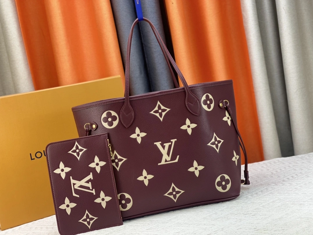 Louis Vuitton AAA Quality Shoulder Bags For Women GoAnywhere 299