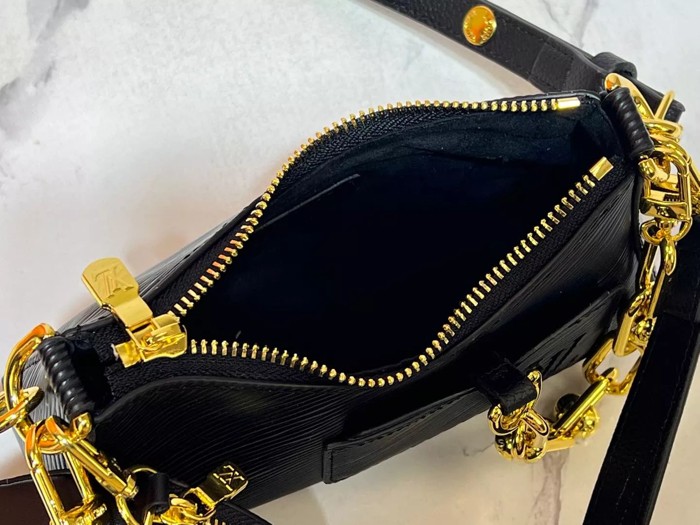 Louis Vuitton AAA Quality Shoulder Bags For Women NewStyle 9827 - Image 8