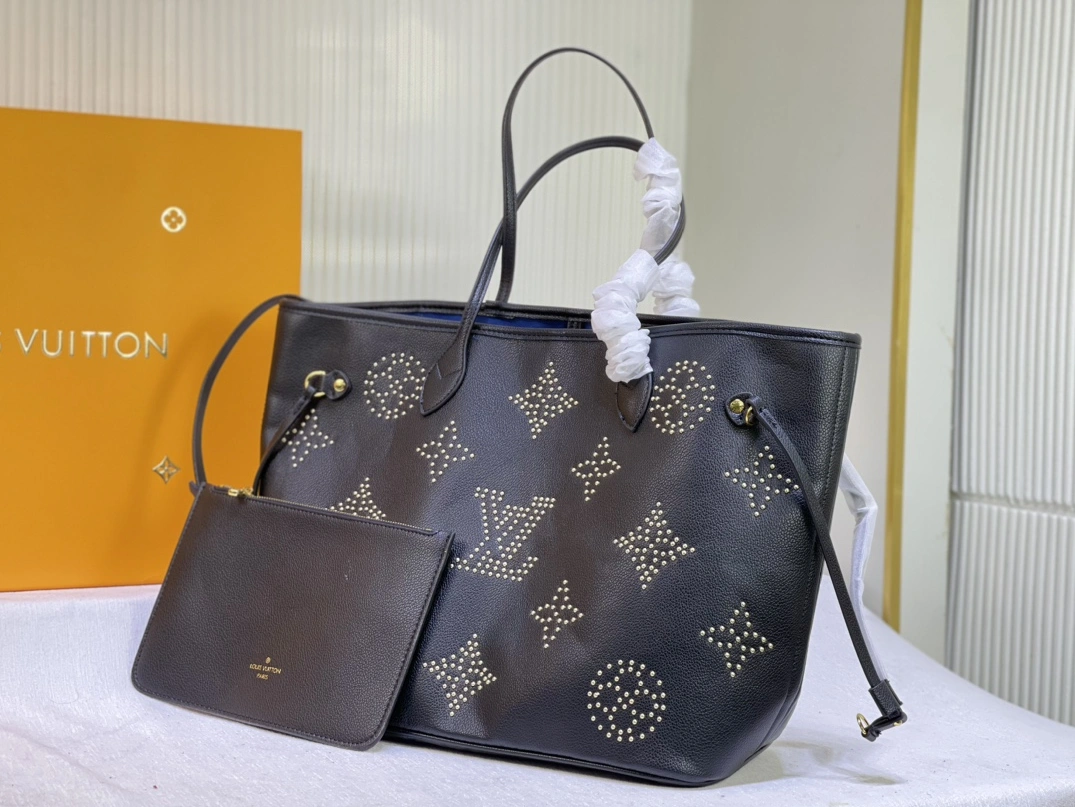 Louis Vuitton AAA Quality Shoulder Bags HighQuality 8429 - Image 3