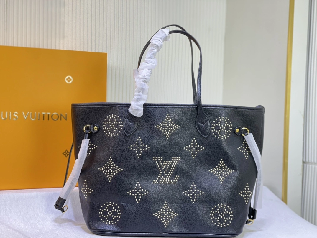 Louis Vuitton AAA Quality Shoulder Bags HighQuality 8429 - Image 4