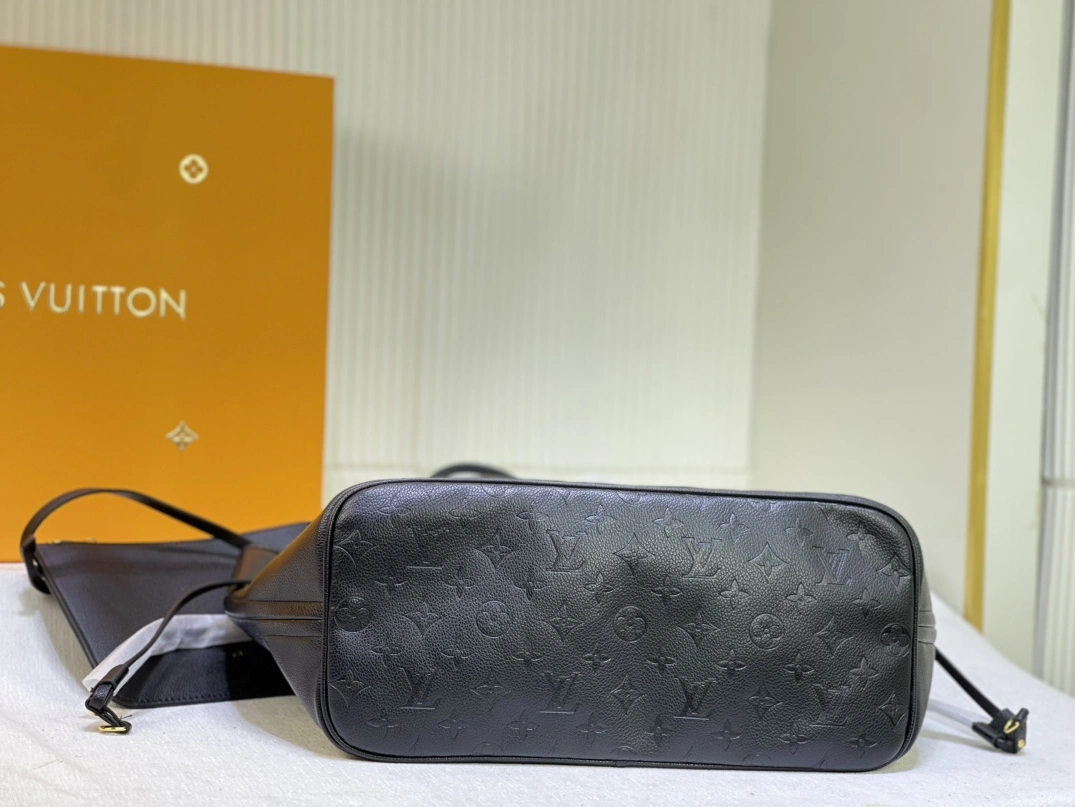 Louis Vuitton AAA Quality Shoulder Bags HighQuality 8429 - Image 5